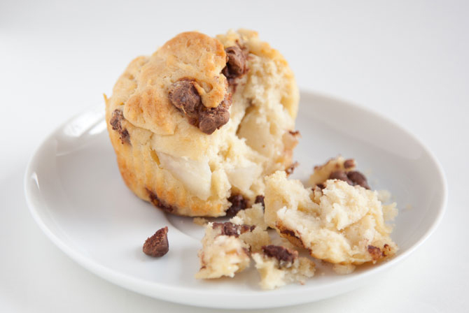 CHOCOLATE AND PEAR MUFFINS CHOCOLATE AND PEAR MUFFINS