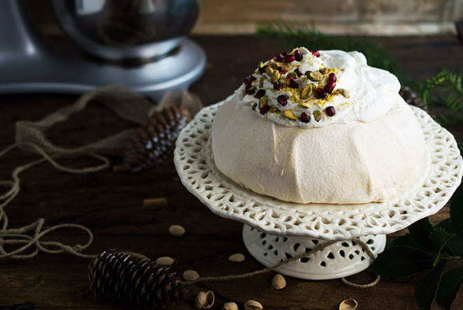 PISTACHIO AND POMEGRANATE PAVLOVA PISTACHIO AND POMEGRANATE PAVLOVA